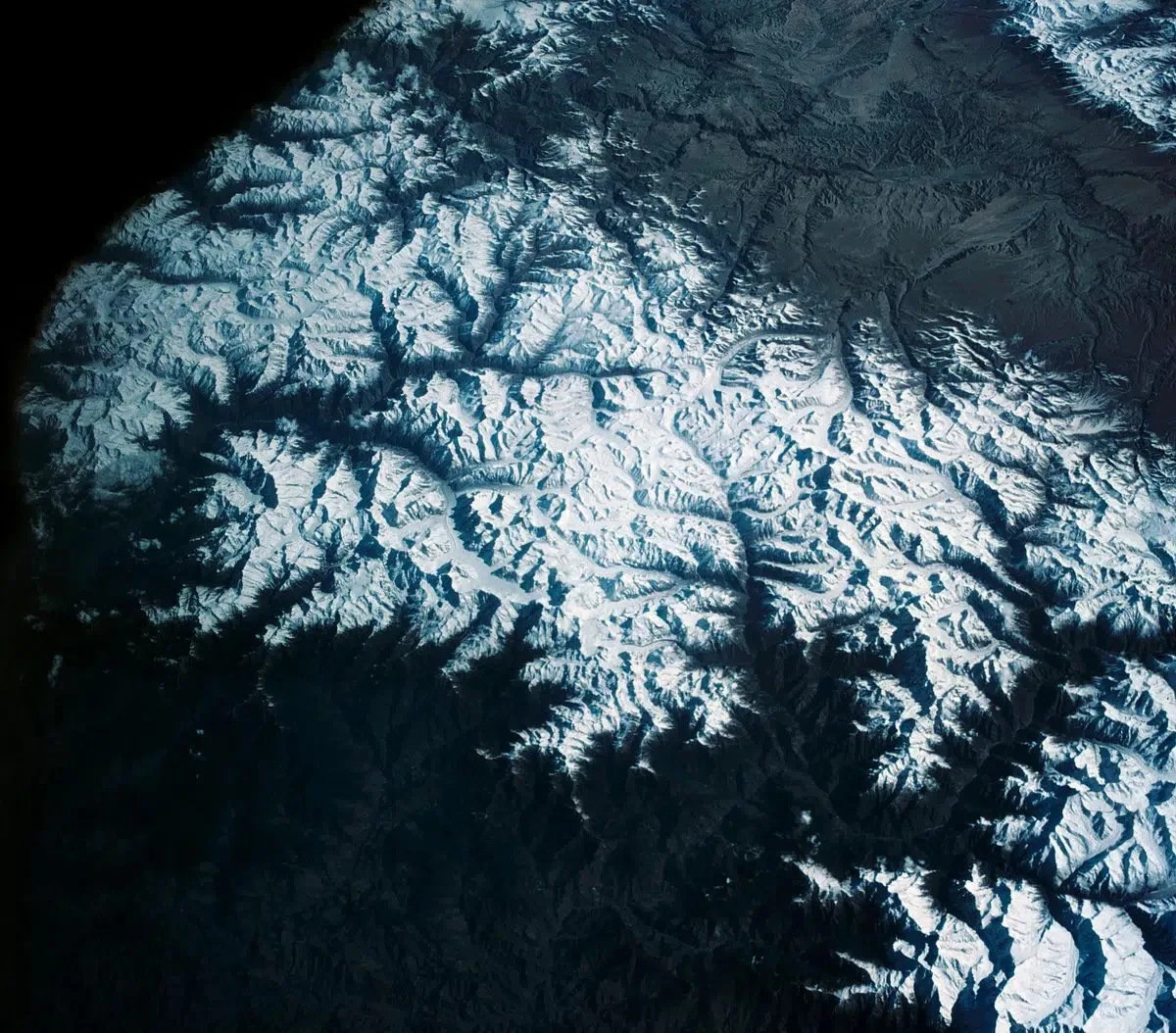 Avalanche on Nepal Peak Kills Five Climbers, Two Guides