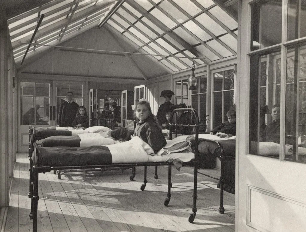 Flu surge swamps English hospitals with no peak yet