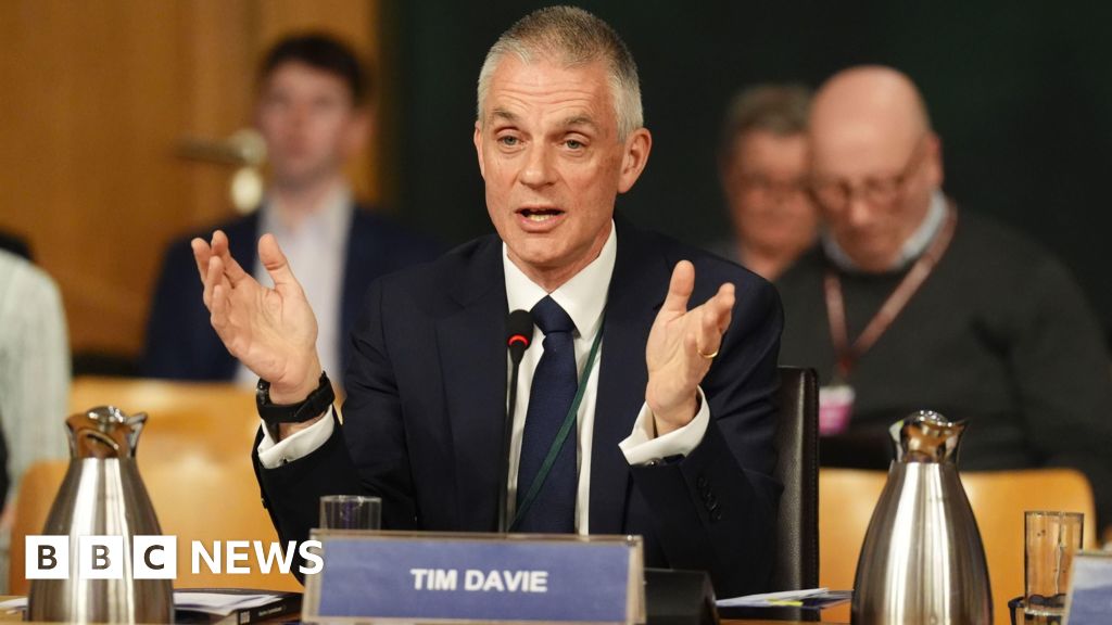 Why have BBC bosses Davie and Turness resigned?